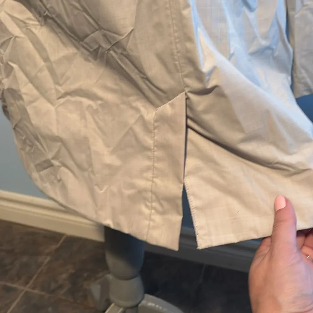 Women’s Marmot rain jacket, size large. - Picture 4 of 7
